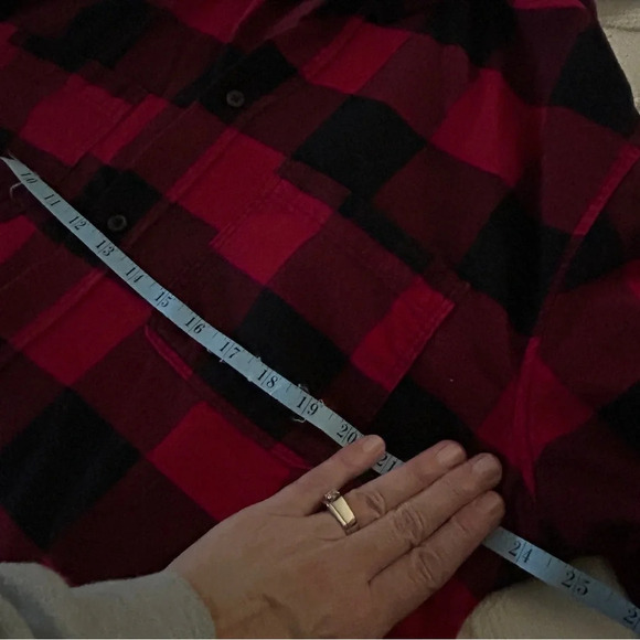 EUC H&M 100% cotton men’s size XL flannel button up shirt in red buffalo plaid. - Picture 8 of 9